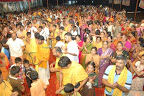 ರಾಮಕಥಾ ಕಾರ್ಯಕ್ರಮದಲ್ಲಿ ಸೇರಿದ್ದ ಜನಸಮೂಹ. 
A big crowd in 'Ramakatha'
