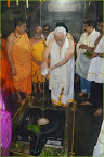 ಸಚಿವ ಶ್ರೀ ಆರ್ ವಿ ದೇಶಪಾಂಡೆ ಇವರಿಂದ ಅಭಿಷೇಕ
Sri R V Deshpande performed Abhisheka on Shivaratri