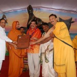 ಸಾರ್ವಭೌಮ ಸಮ್ಮಾನ ಸ್ವೀಕರಿಸುತ್ತಿರ್ವ ಶ್ರೀ ಮೋಹನ ಆಳ್ವ